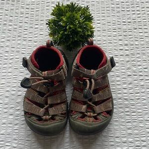 Kids Keen sandals size 8